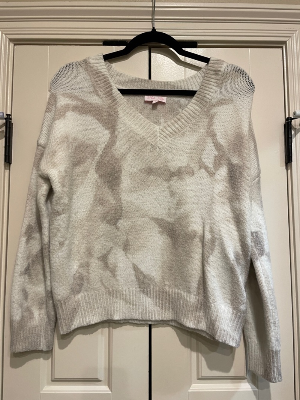 Pink Lily Women's V-Neck Sweater in Light Gray Marble